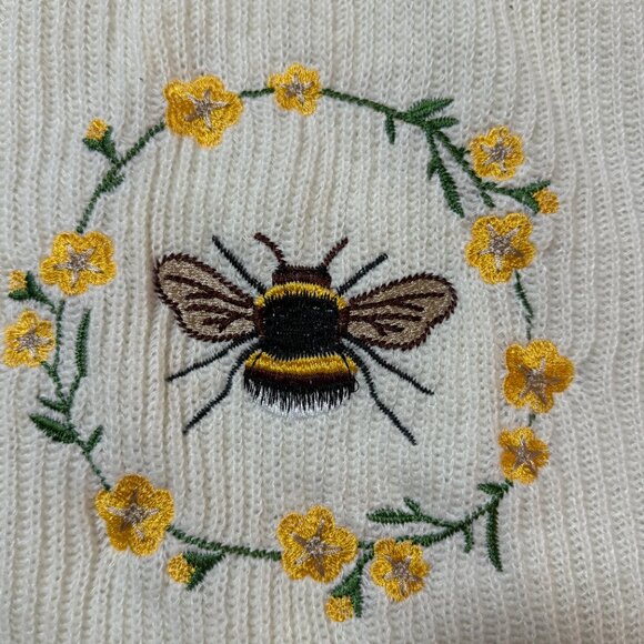 Embroidered Bee & floral design soft turtleneck cream & yellow sweater size 1XL - Picture 7 of 12